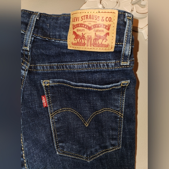 Levi's 711 Skinny Jeans - Picture 4 of 9